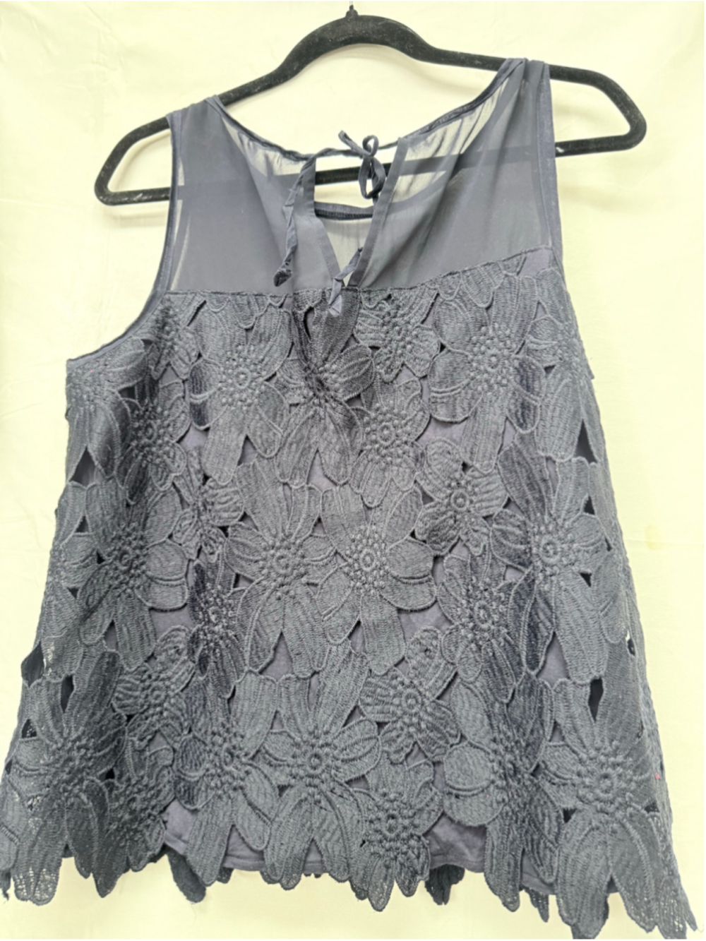 Women's Ann Taylor Petite Black Lace Sleeveless Blouse Size LP - Picture 2 of 10